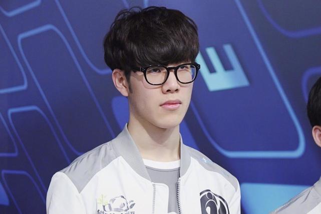 而B席则通 而B席则通